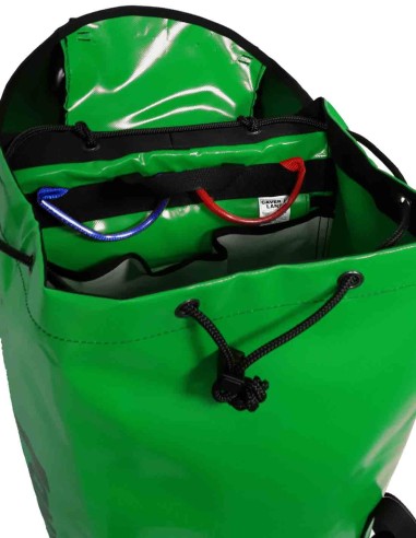 Detalle interior mochila trevelez 45 caverland en verde