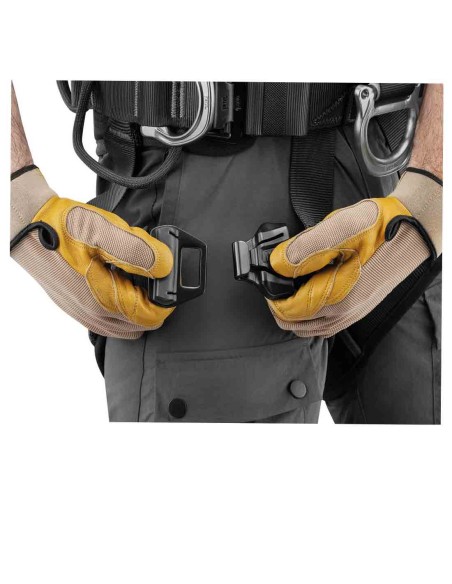 Arneses Petzl Arnés AVAO® FAST versión internacional